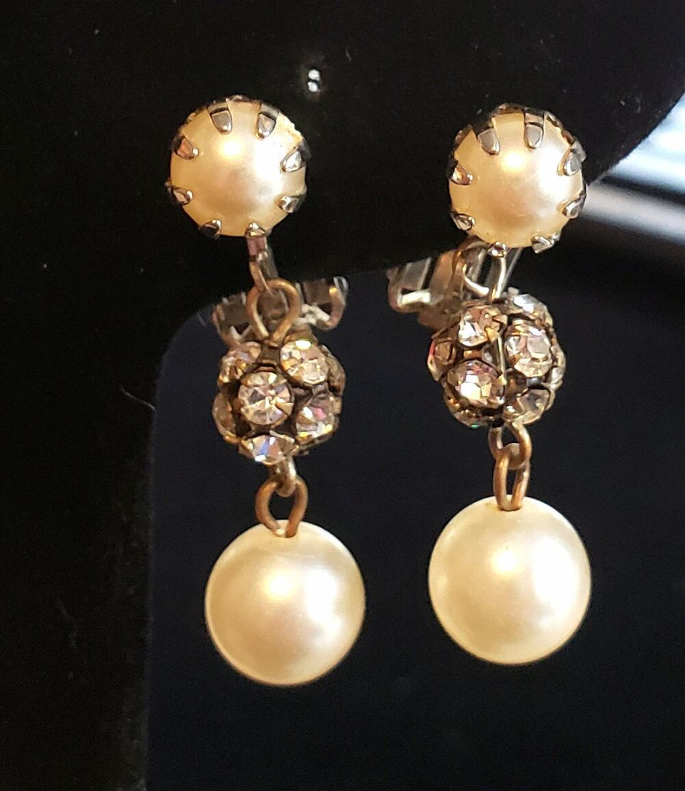 Vintage Sparkly Long Dangle‎ Rhinestone Clip-on Earrings 1.25" Faux Pearls wc-22